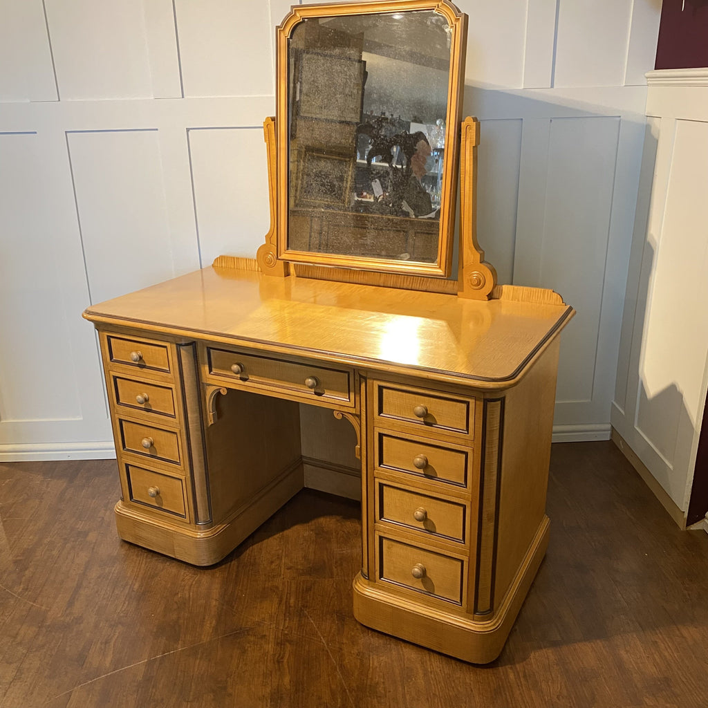 Fine Quality Satinwood Dressing Table - James Lamb of Manchester-Antique Furniture > Dressing Table-James Lamb of Manchester-Lowfields Barn Antiques
